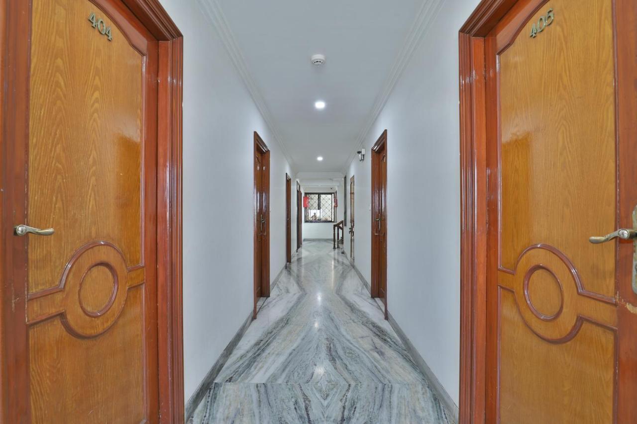 Hotel Midtown Сурат Экстерьер фото